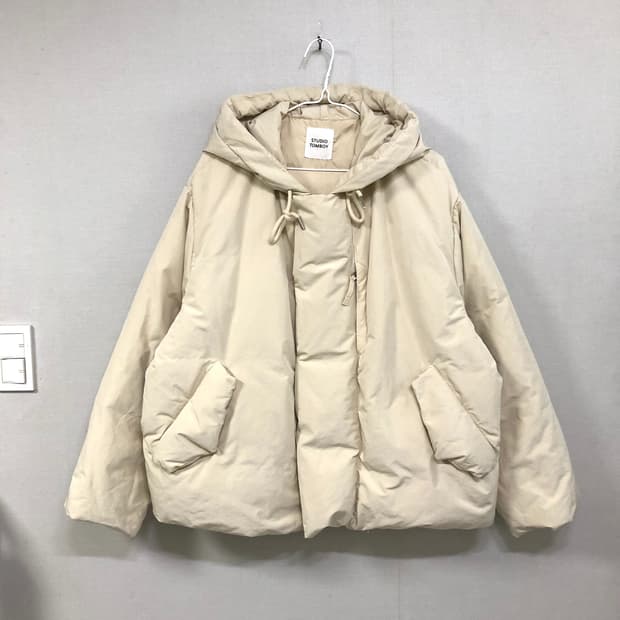 스튜디오톰보이 오버핏 덕다운 후디 푸퍼 솟패딩 _ 바닐라