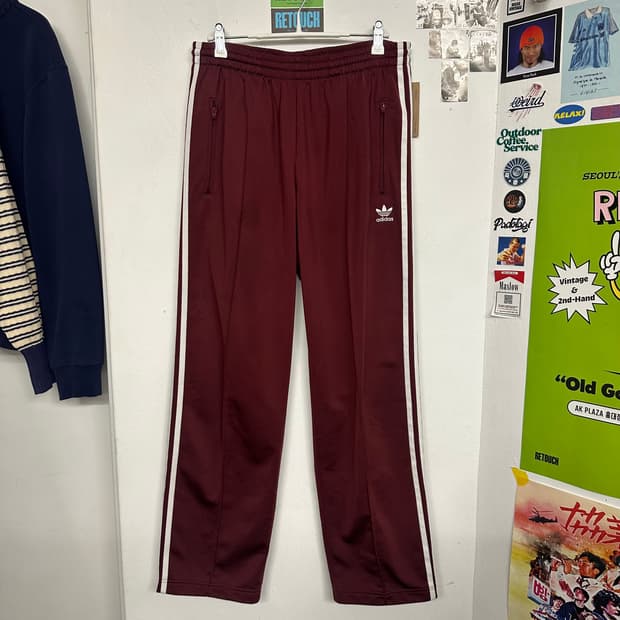 아디다스 파이어보드 버건디 트랙팬츠