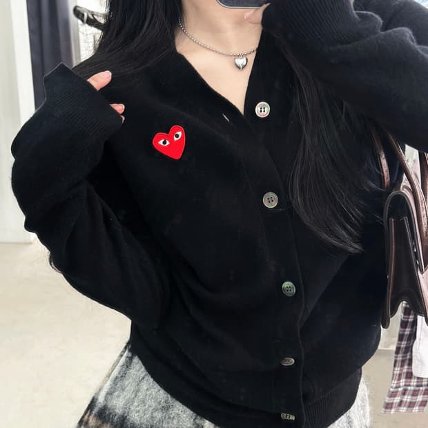 꼼데가르송 레드와펜 블랙 V넥 울 가디건 