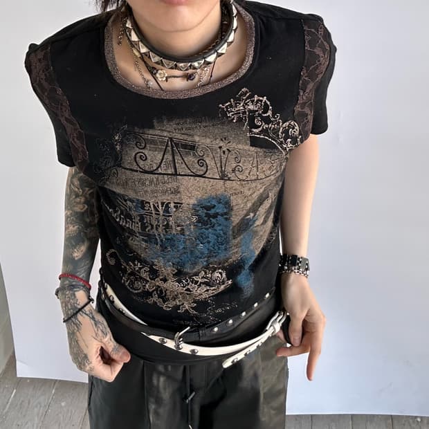 Y2K style vintage print punk 1/2 t