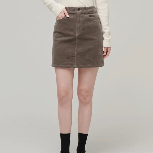 무신사 스탠다드 우먼즈 코듀로이 미니 스커트 [카키 브라운]
