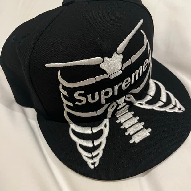슈프림x뉴에라 본즈 스냅백 61.5cm