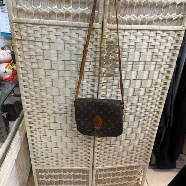 정품 루이비통 생클라우드 크로스백 팝니다