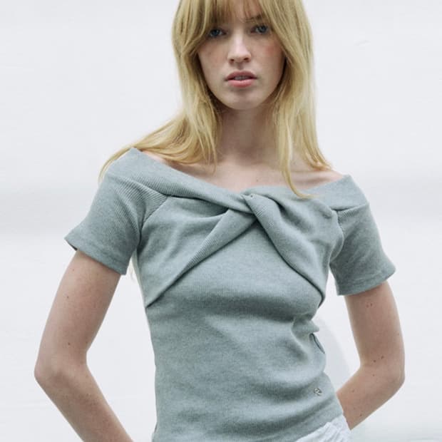 COMB STUDIO CO OFF SHOULDER HALF JERSEY 