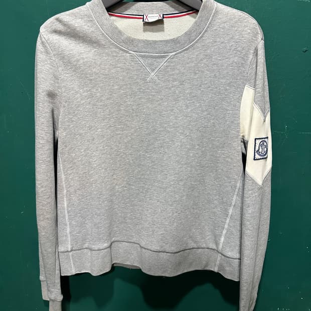 몽클레어 감마블루 맨투맨 M