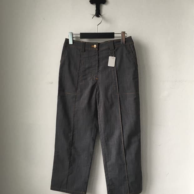 Line detail capri pants