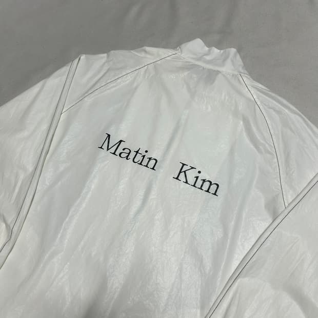 F 마뗑킴 화이트 바람막이