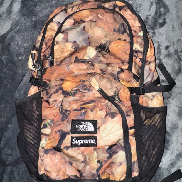슈프림 x 노스페이스 콜라보 백팩