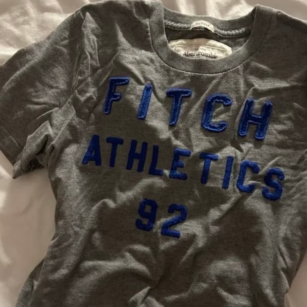 아베크롬비 회색반팔티 