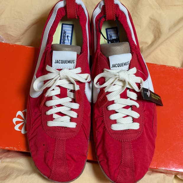 나이키 x 자크뮈스 문 슈 레드 295