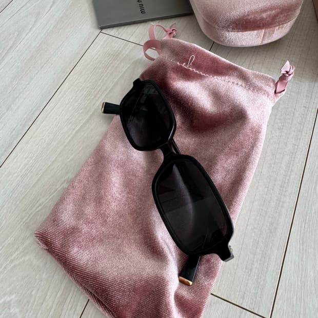 미우미우 리가즈 블랙 선글라스 0MU 11ZS 16K5S0