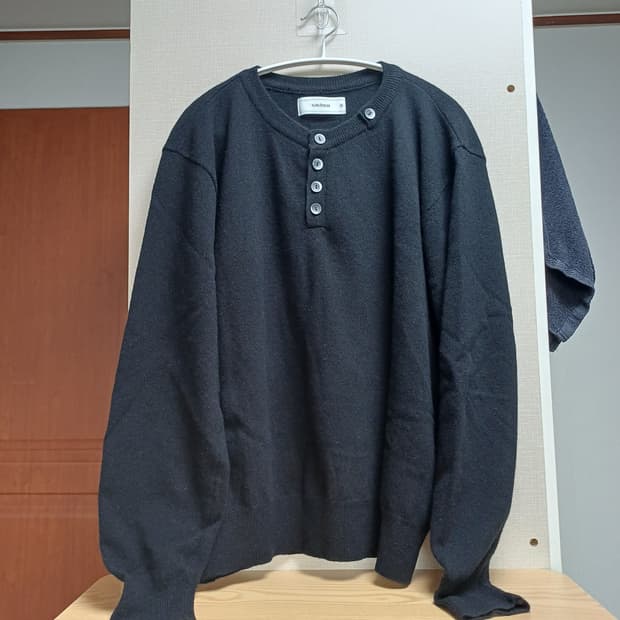 웨이비니스 버튼풀오버 헨리넥 니트 블랙 2사이즈