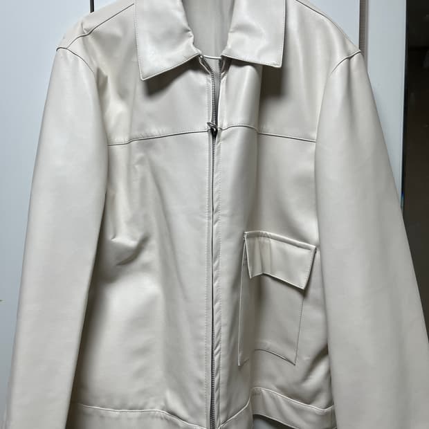 화이트 가죽 자켓
