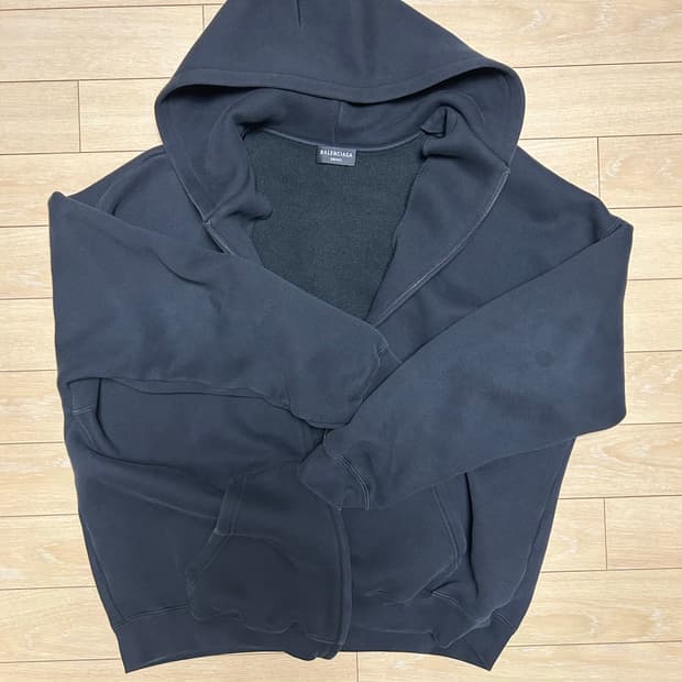 발렌시아가 후드집업 