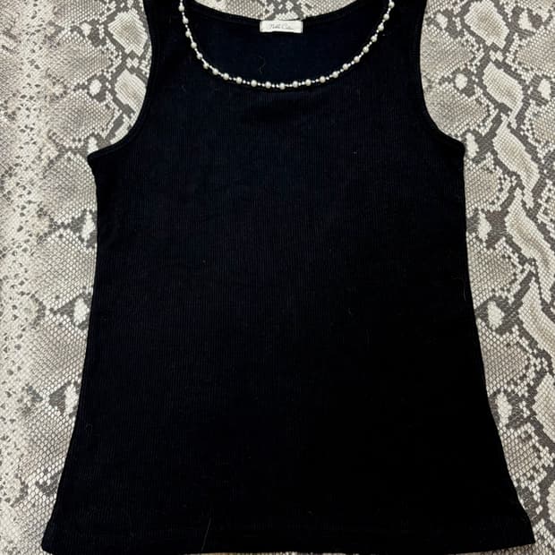 “Vintage” pearl Detail Black Sleeveless