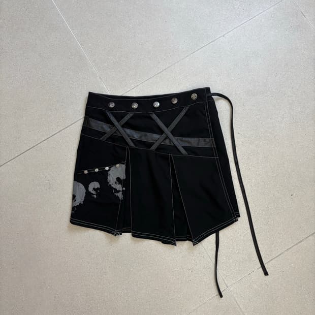 오즈온 디테일 플리츠 스커트