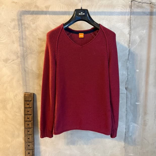 휴고보스 니트 100