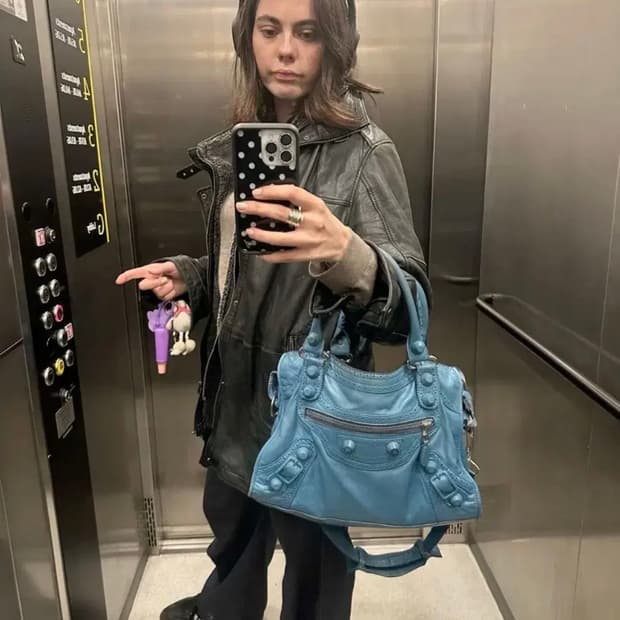 발렌시아가 모터백 블루색 판매해요