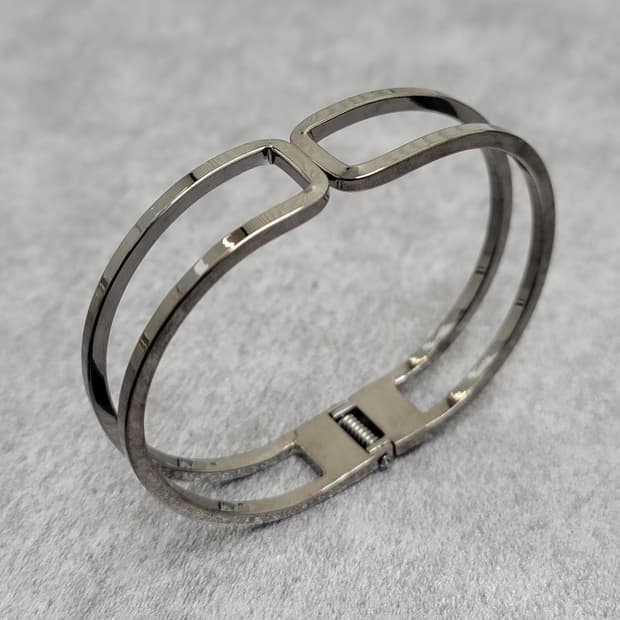 bangle bracelet