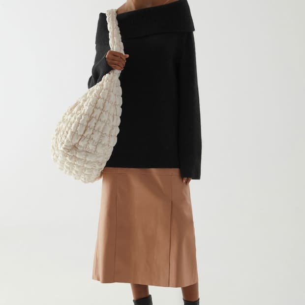 COS 오프숄더 알파카 니트 xs