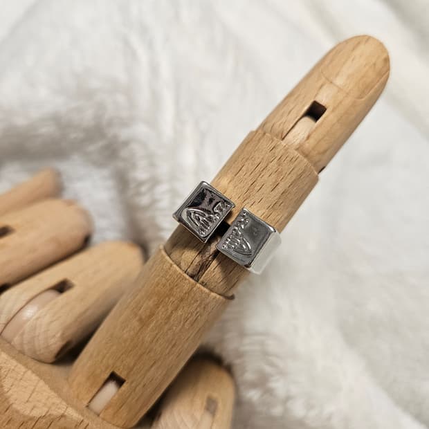 Vivienne westwood ring