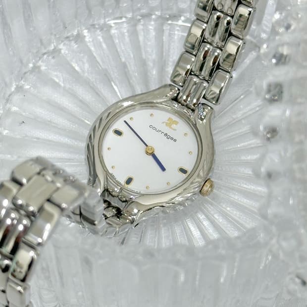 courreges / 꾸레쥬 실버 스테인리스 라운드 쿼츠 시계