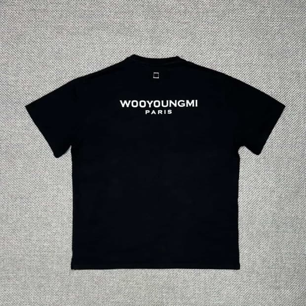 우영미 기본 로고 티셔츠