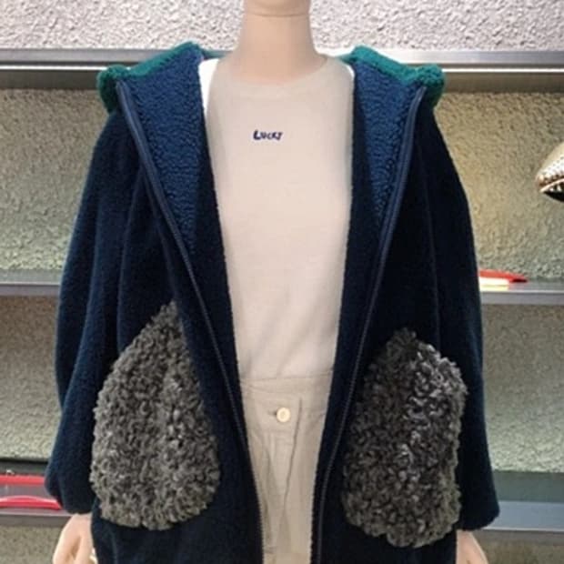 럭키슈에뜨 부클 집업 무스탕  (오버핏)