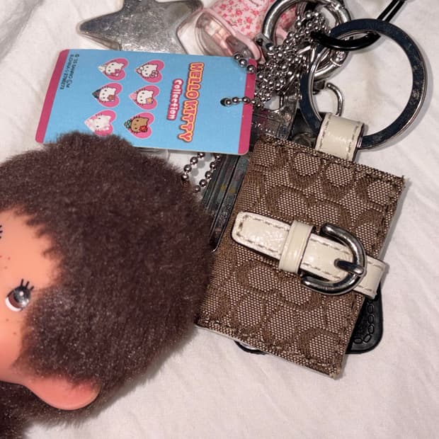 Coach frame keyring (ivory)