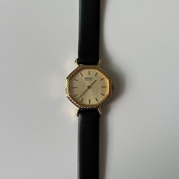 세이코 1980년대 빈티지시계 로프 베젤 골드 옥타곤 쿼츠 여성