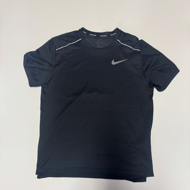 나이키 러닝 드라이핏 솔로 스우시 반팔 티셔츠 L 블랙