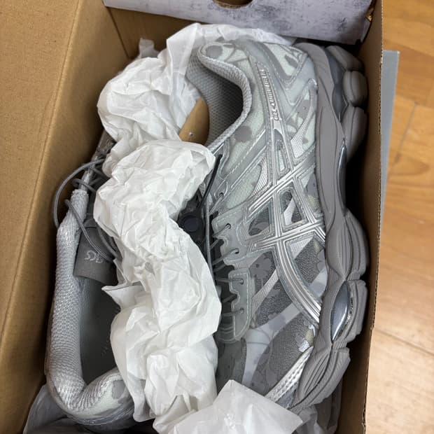 아식스 x 세실리아반센