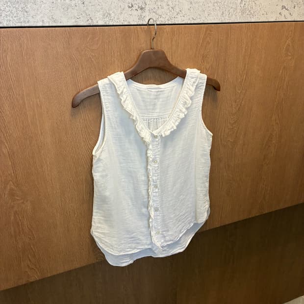 빈티지 슬리브리스 블라우스 프릴 브이넥 버튼 디테일 화이트 k338
