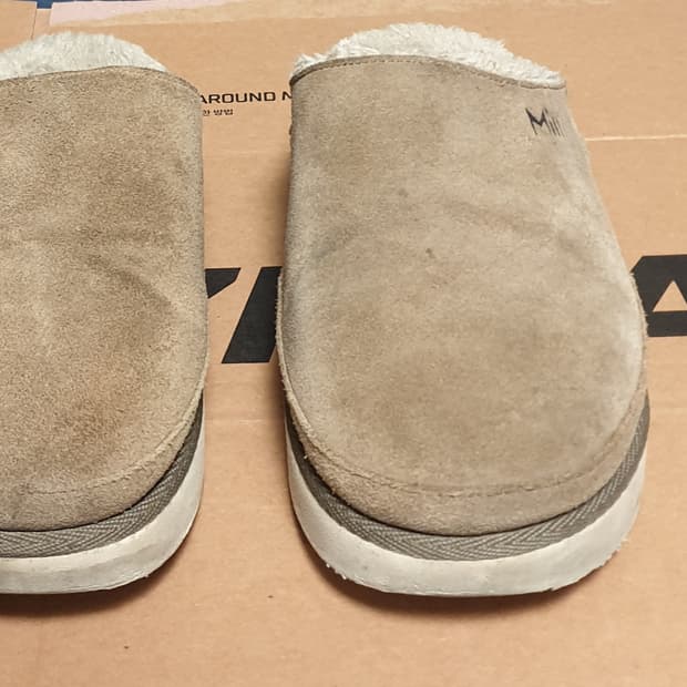 MILLI 스너그 울른 샌들 샌드베이지 (240)