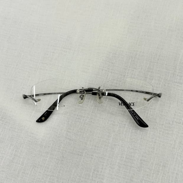 VERSACE 실버그레이 무테 안경