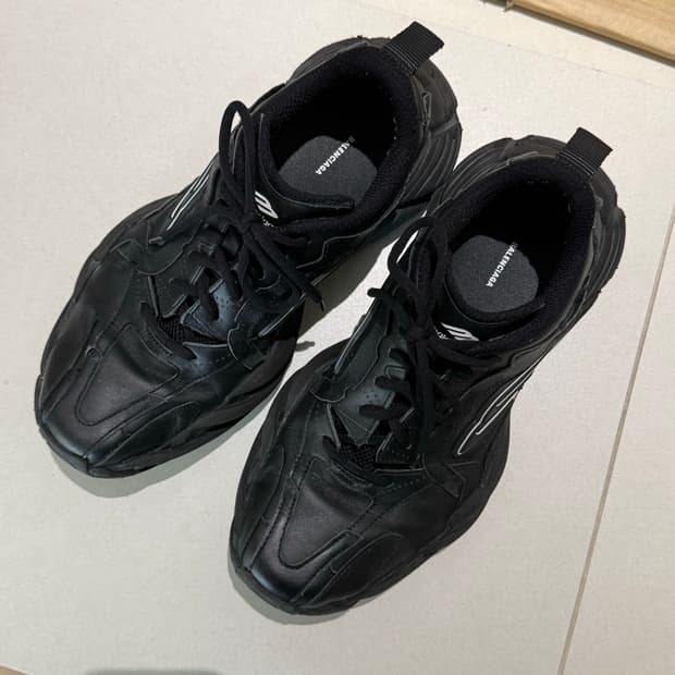 발렌시아가 먼데이슈즈