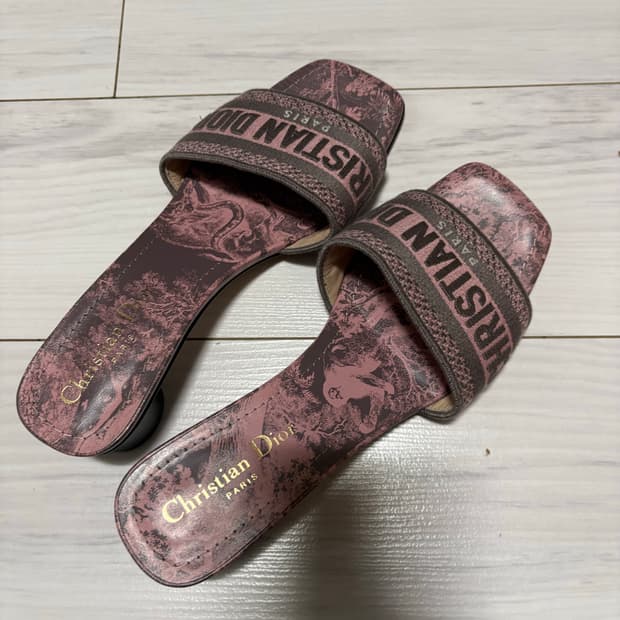 디올 디웨이 샌들