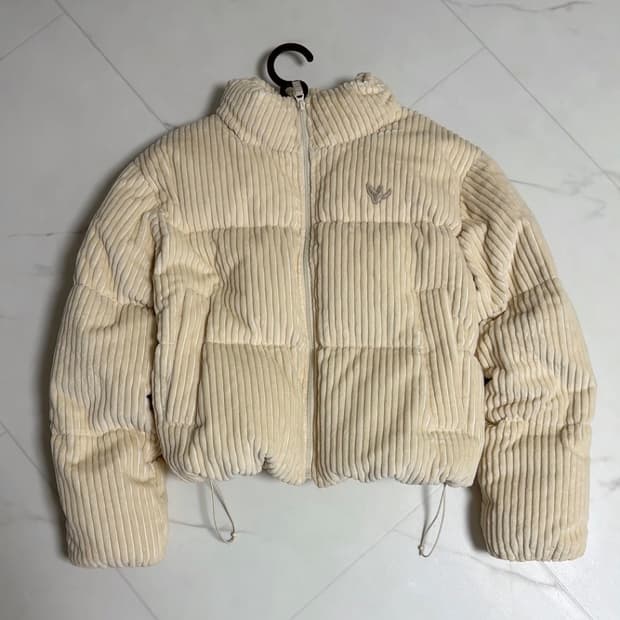 [새제품] 와릿이즌 코듀로이 숏패딩 아이보리