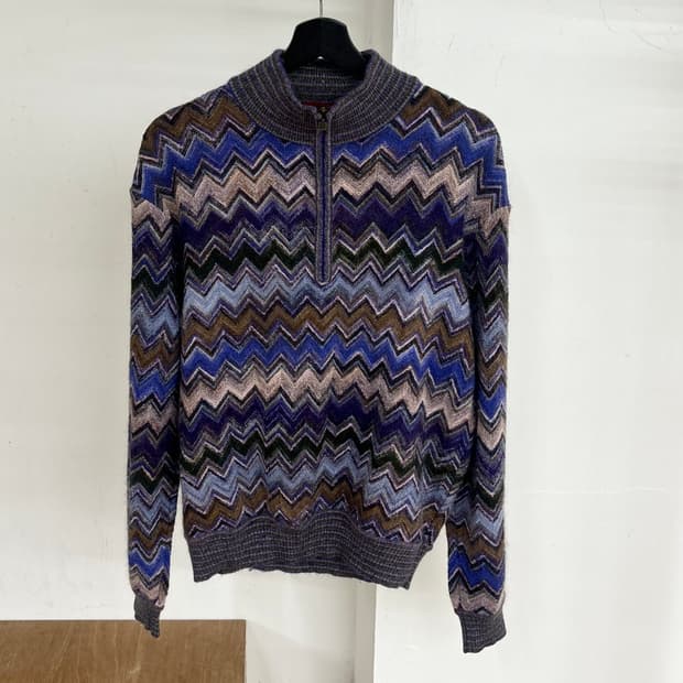 미쏘니 블루 패턴 하프집업 니트