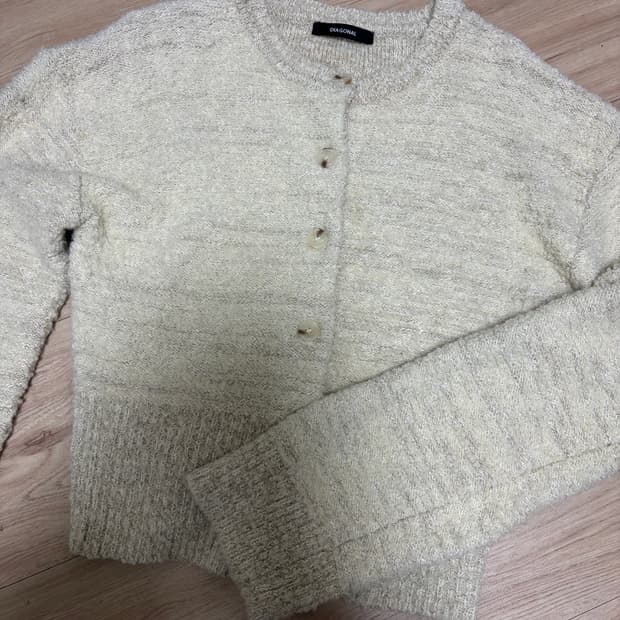 다이애그널 부클 메탈 가디건 아이보리