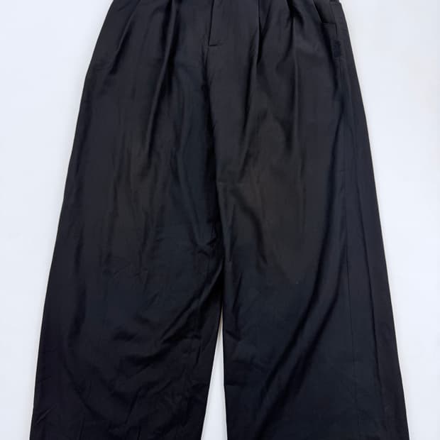 아더에러 후면 디테일 와이드 슬랙스