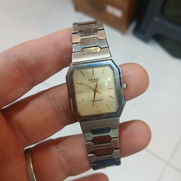 갤럭시 쿼츠 Amaranth 빈티지 시계