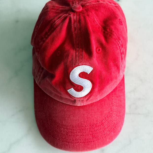 슈프림 23fw 피그먼트프린트 S로고 캡 레드 