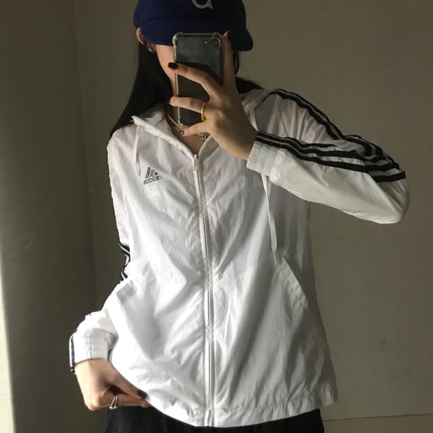 아디다스 흰검 후드 바람막이