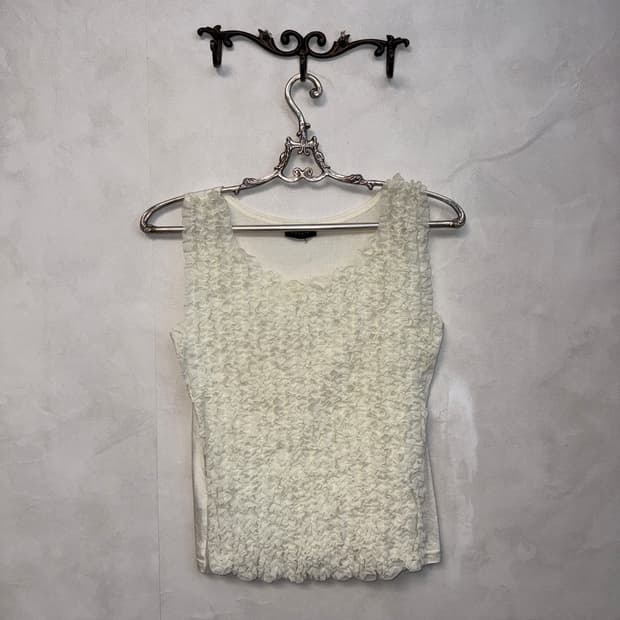 White ruffle lace sleeveless 