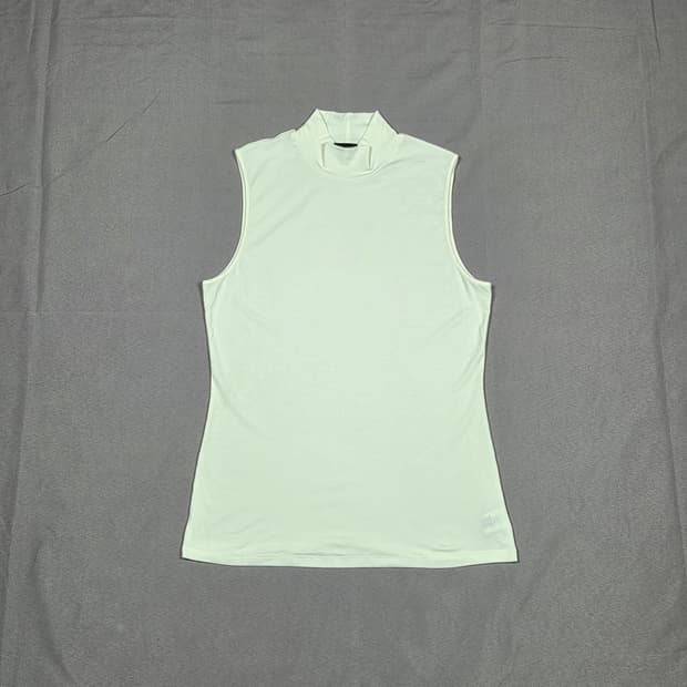 [띠어리] 리브드 비스코스 터틀넥 슬리브리스 | S00099