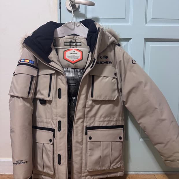 아이더 여성 바라카 알파 다운 자켓 M사이즈 판매합니다