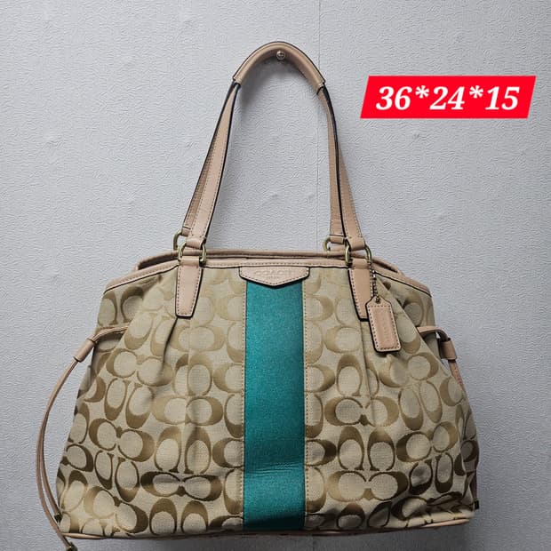 COACH 코치 시그니처 자가드 숄더백