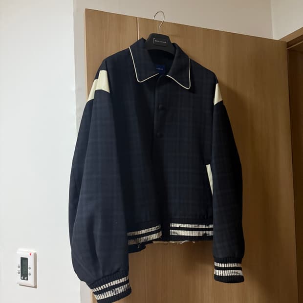 아더에러 바시티 자켓