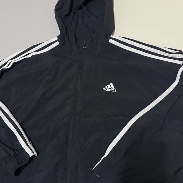 아디다스 바람막이 팔아요!(s/90)